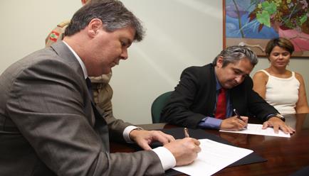 assinatura do termo de cooperação técnica entre Ministério Público de Santa Catarina e Ministério Público de Contas do Estado